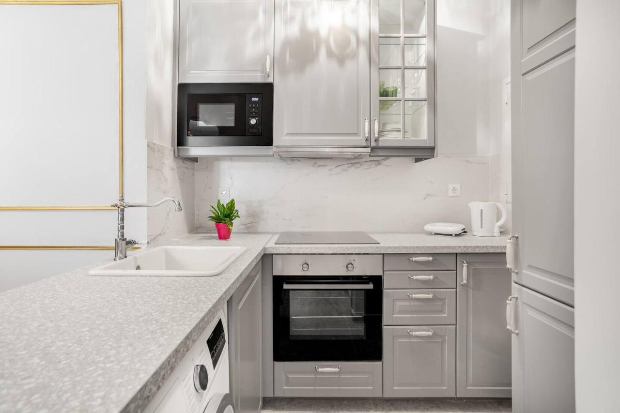 Charming Mini-Palace In Colorful Exarhia Area Apartment Athena Bagian luar foto